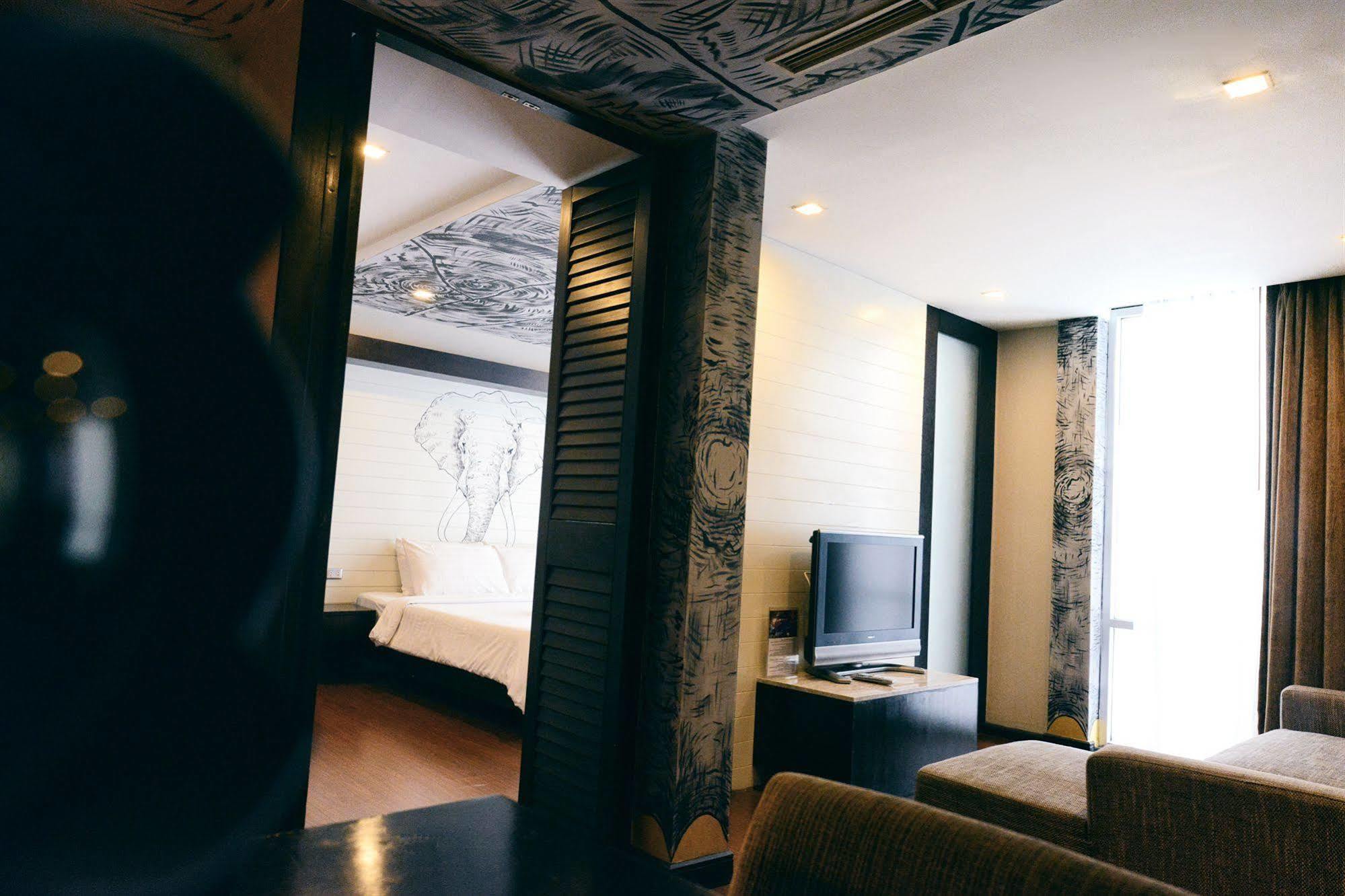 Vacio Suite Bangkok Exterior photo
